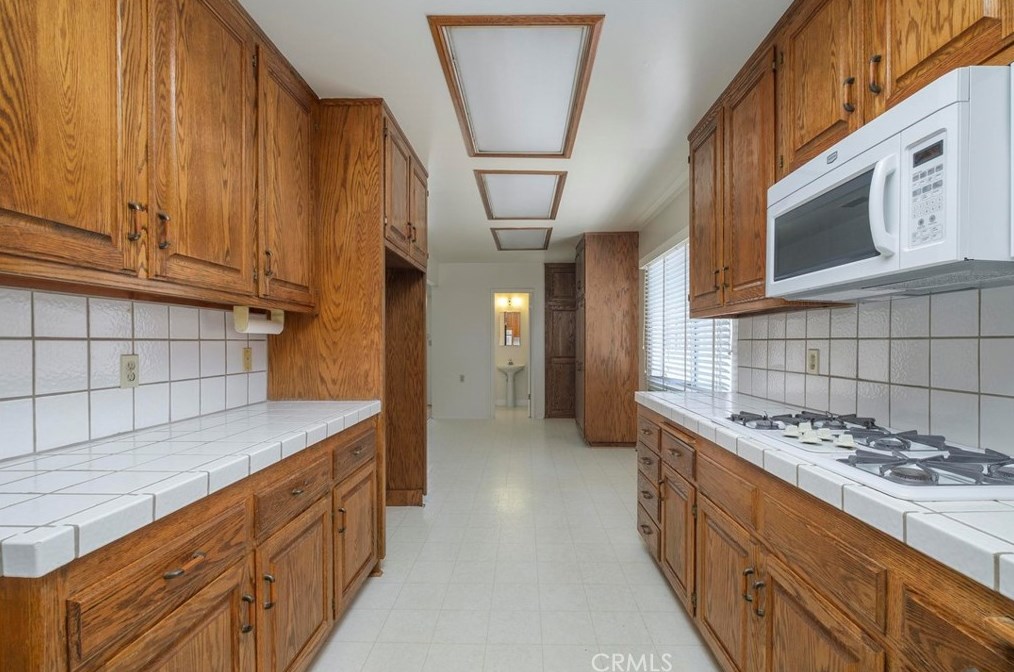 3840 Norton Ave, Los Angeles CA  90008-1943 exterior