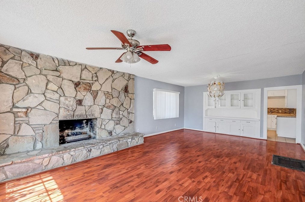 5162 Gramercy Pl, Los Angeles, CA 90062-2242