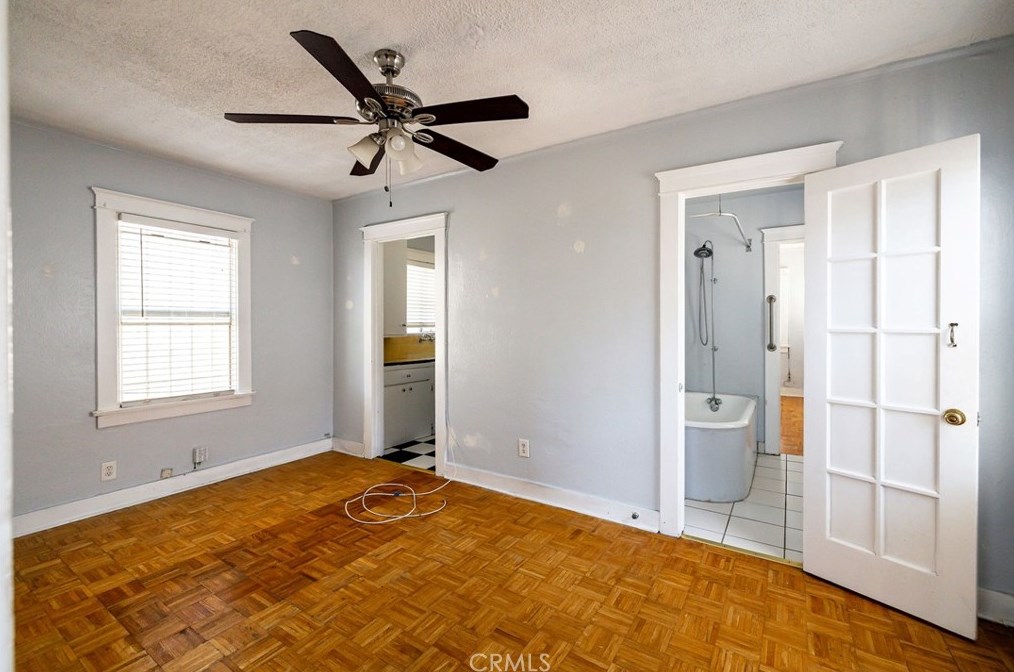 1629 37th St, Los Angeles CA  90018-4524 exterior