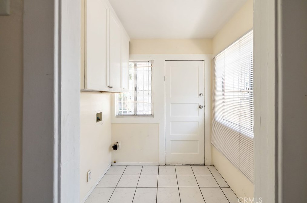 1629 37th St, Los Angeles CA  90018-4524 exterior