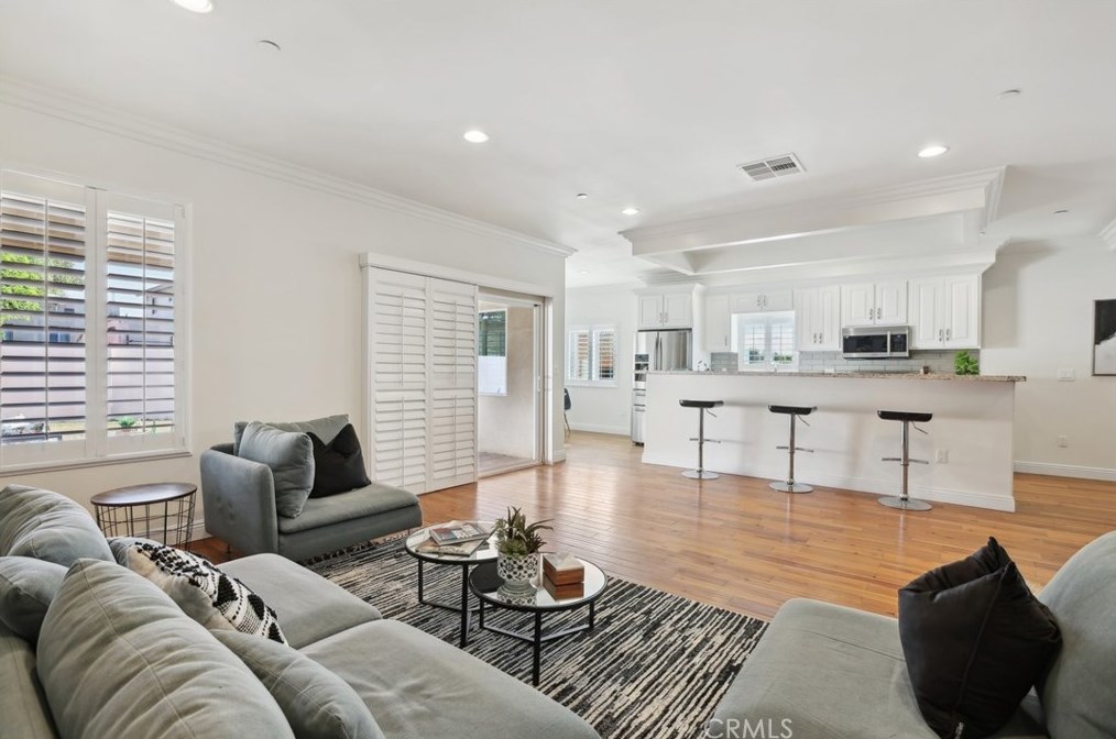 4235 59th Pl, Los Angeles CA  90043-3449 exterior