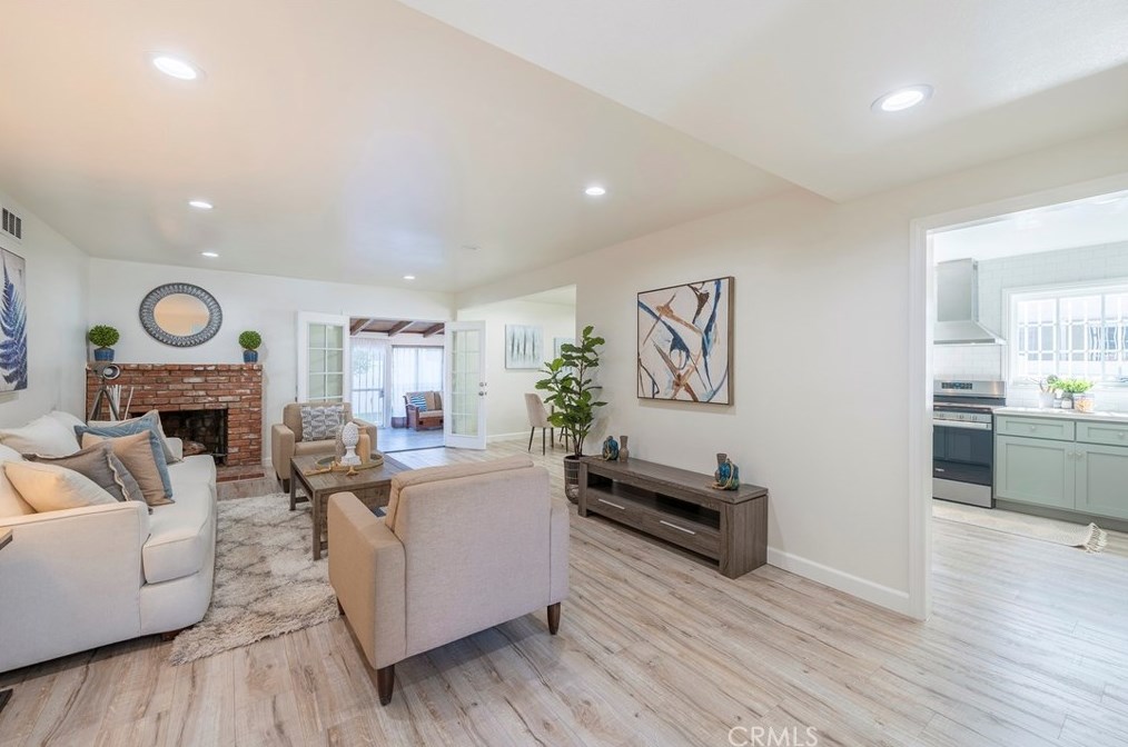 408 E Clarion Dr, Long Beach, CA 90745