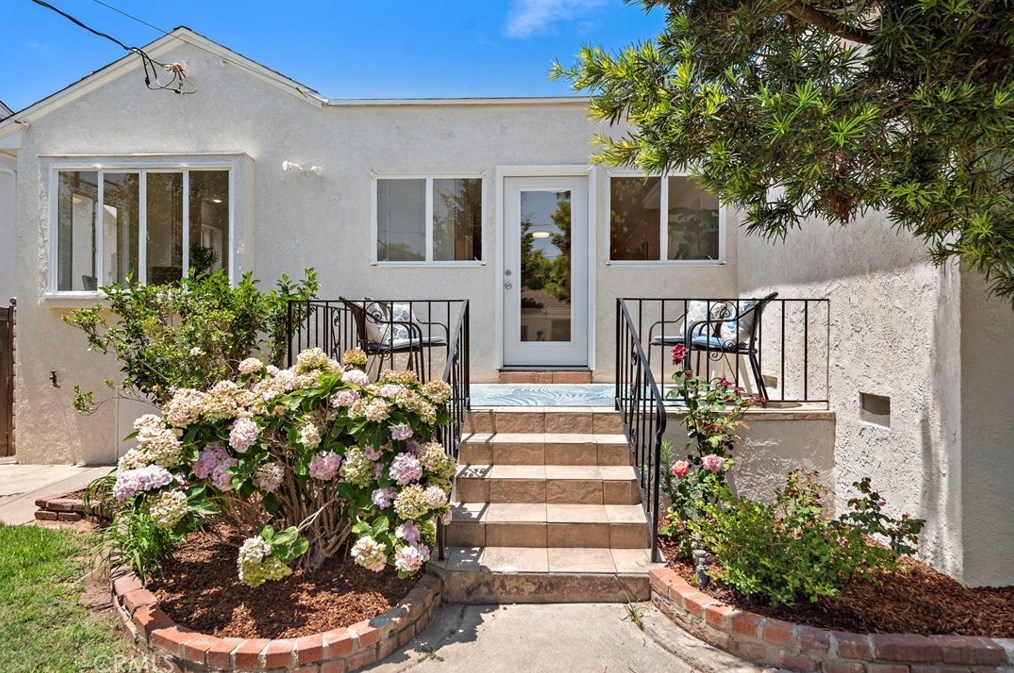 4022 Chestnut Ave, Long Beach CA  90807-3208 exterior