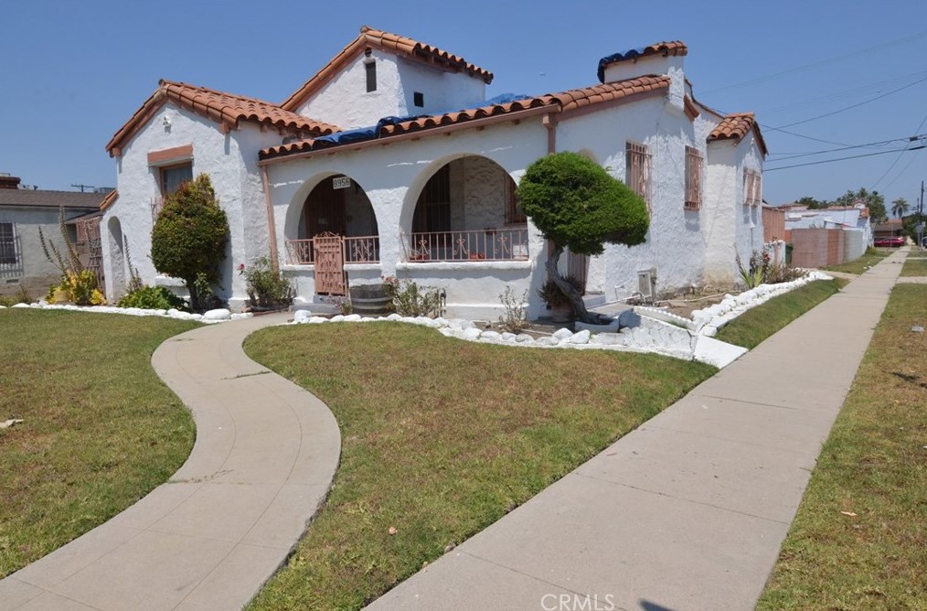 8956 Harvard Blvd, Los Angeles, CA 90047-3613