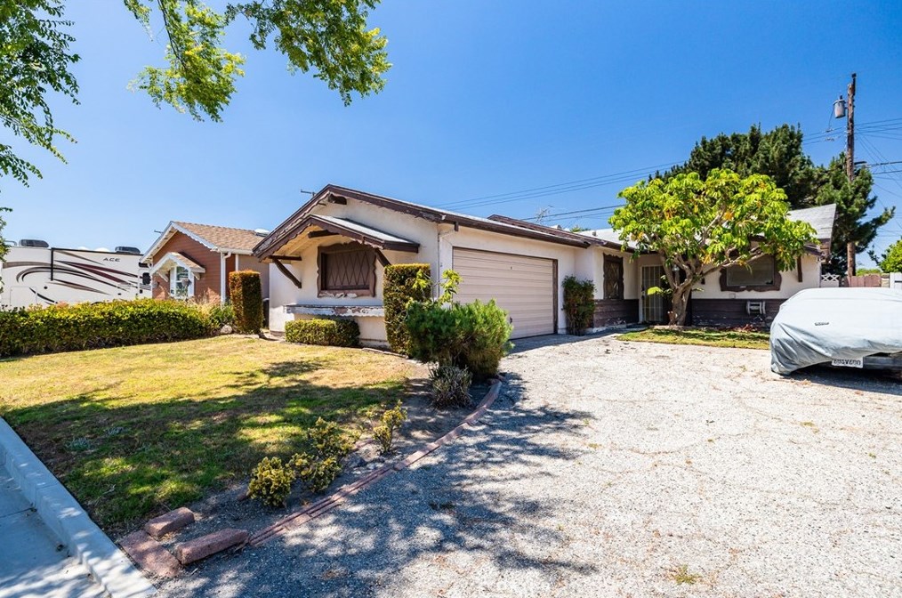 1033 W 213th St, Torrance, CA 90502