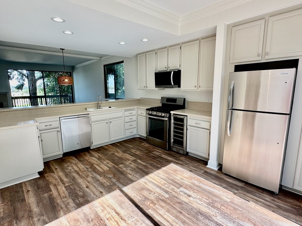 220 Prospect Ave, Redondo Beach CA  90277-3579 exterior