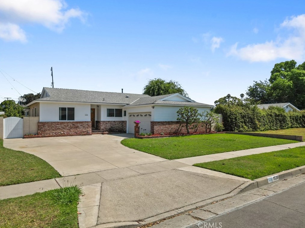 1525 W Woodcrest Ave, Fullerton, CA 92833