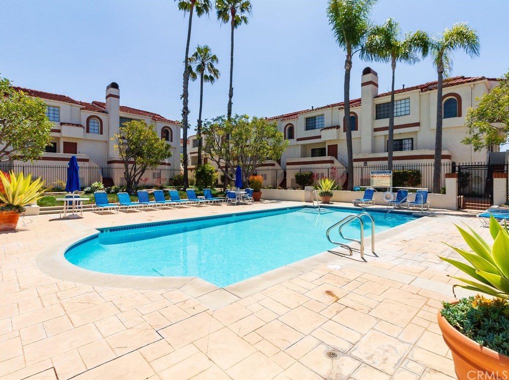 2931 Plaza Del Amo, Torrance CA  90503-7335 exterior