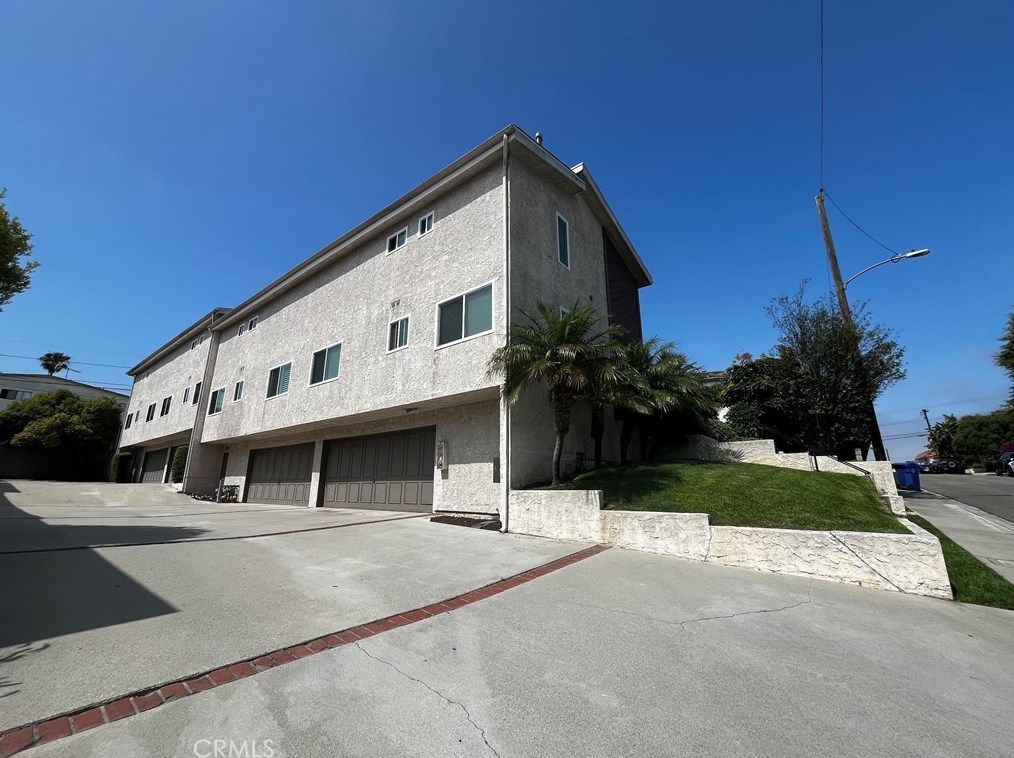 2610 Voorhees Ave, Redondo Beach, CA 90278-2665