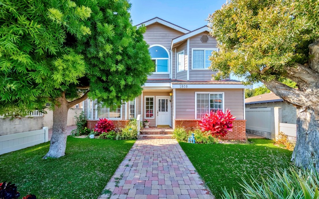 1909 Pullman Ln, Redondo Beach, CA 90278-4812