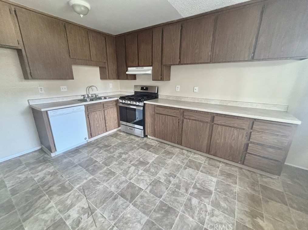 26015 Narbonne Ave #11, Lomita, CA 90717