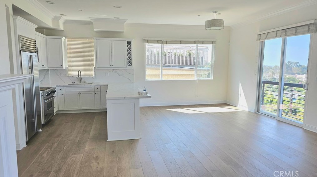 2255 Fox Hills Dr, Los Angeles, CA 90064-2626