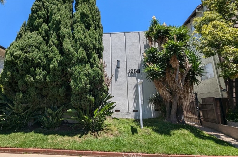 1288 Barry Ave, Los Angeles, CA 90025-1709