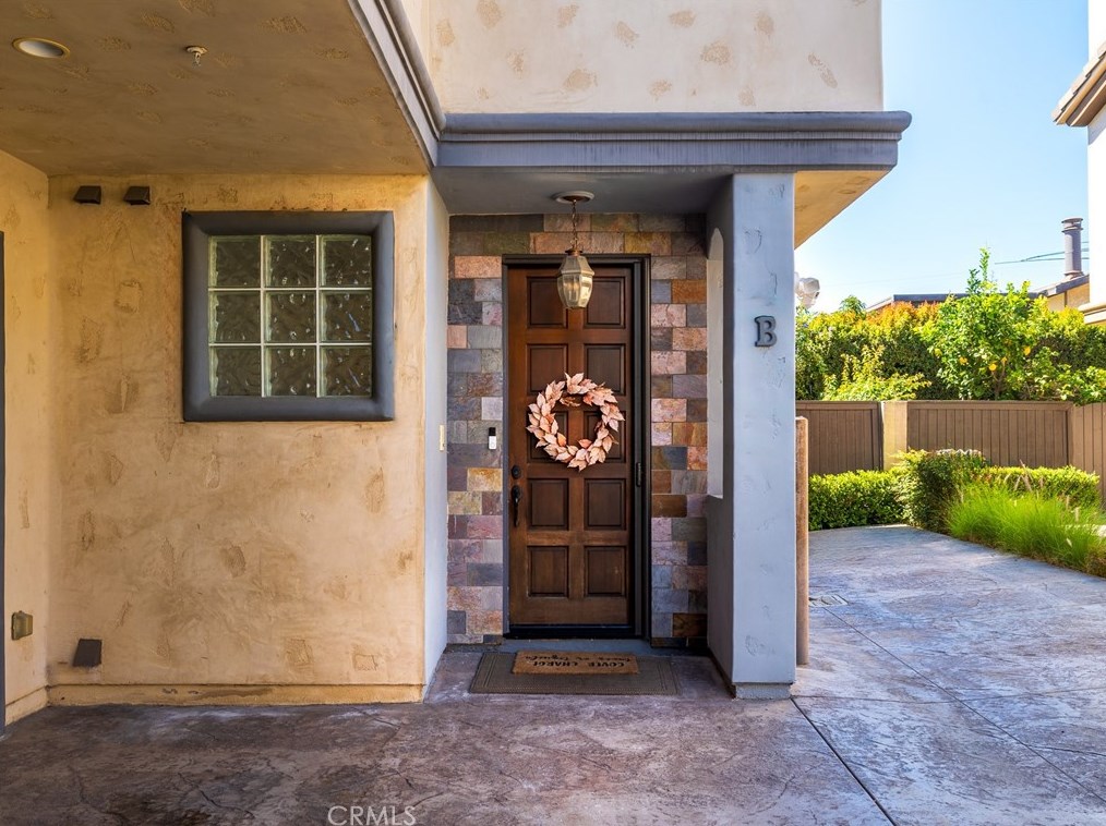 2004 Plant Ave, Redondo Beach, CA 90278-1913