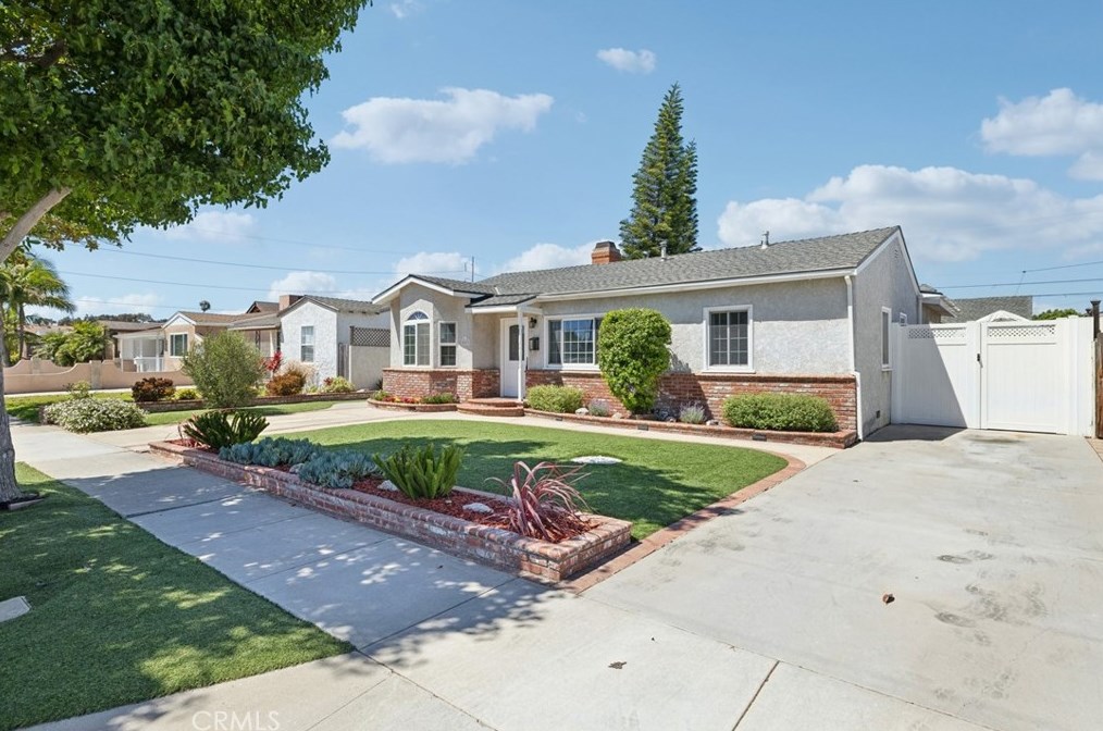 5003 133rd St, Hawthorne, CA 90250-5052