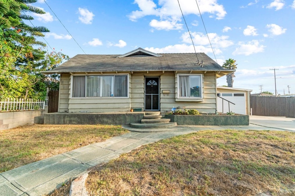 4624 W 169th St, Lawndale, CA 90260