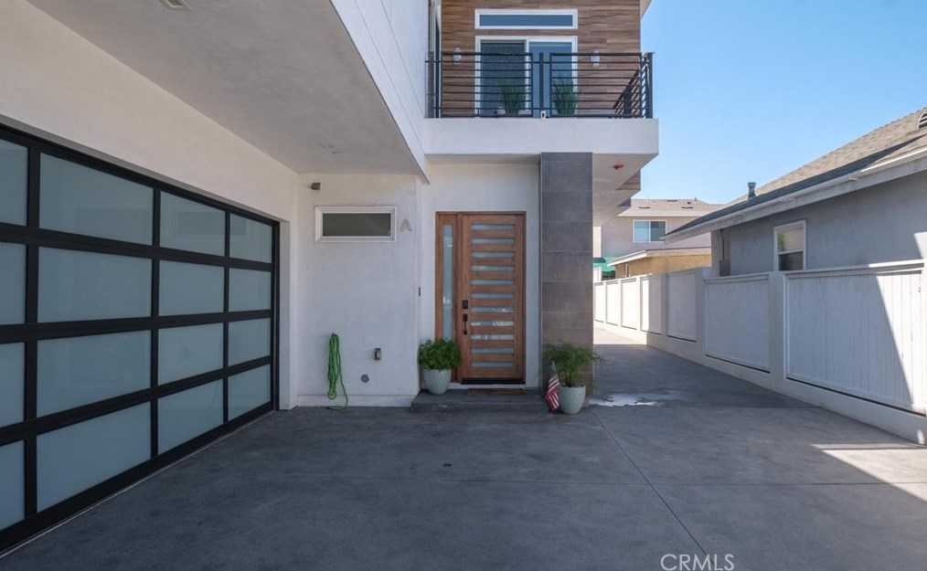2104 Voorhees Ave, Redondo Beach, CA 90278-2422