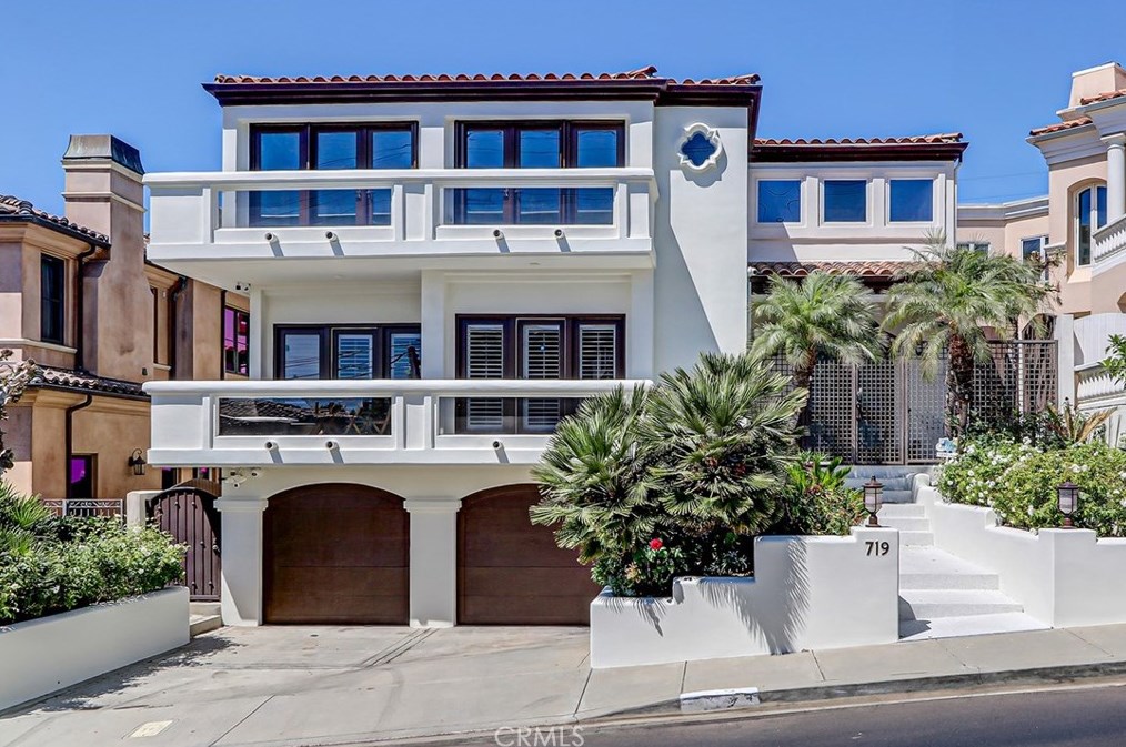 719 11th St, Manhattan Beach, CA 90266-4823