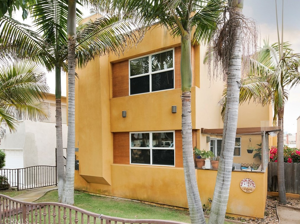 320 Concord St, El Segundo CA 90245-3741 exterior