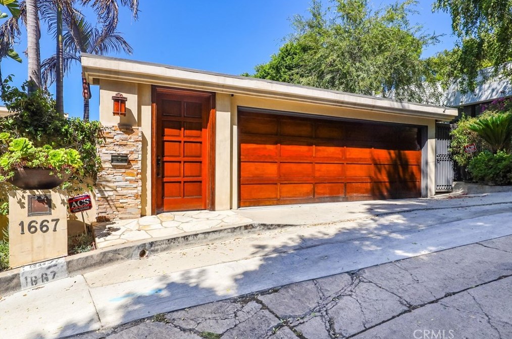 1667 Waynecrest Dr, Beverly Hills, CA 90210