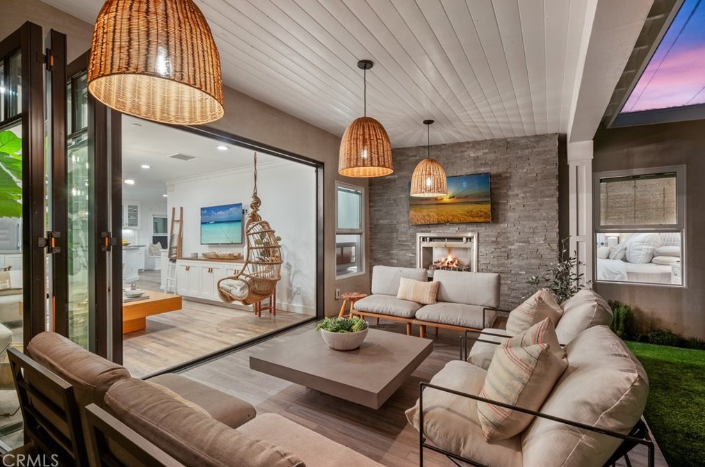1205 Meadows Ave, Manhattan Beach, CA 90266-4010