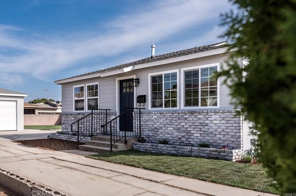 13906 Yukon Ave, Hawthorne, CA 90250-8104