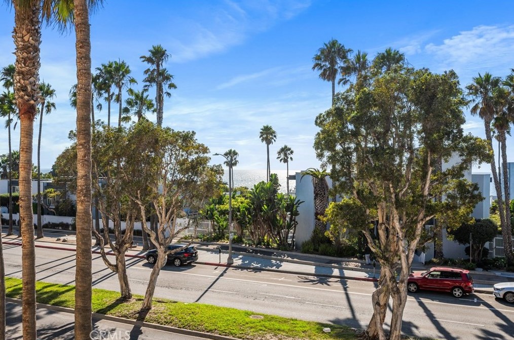 230 Catalina Ave, Redondo Beach CA  90277-3313 exterior