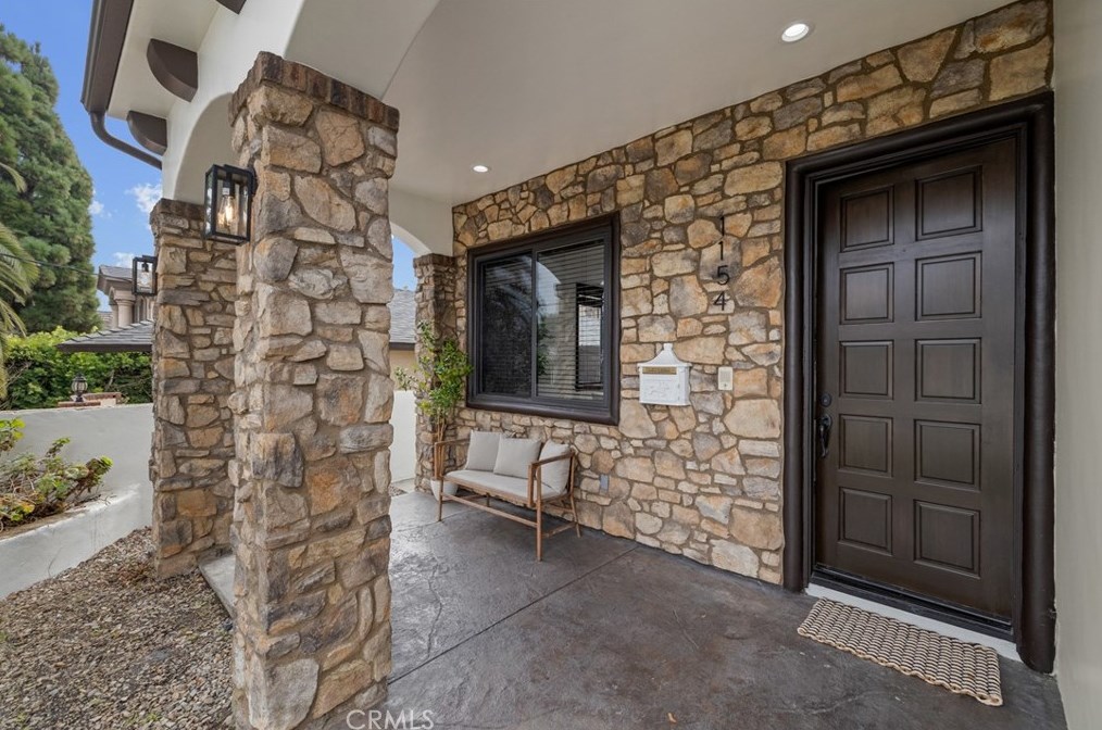 1154 2nd St, Manhattan Beach, CA 90266-6835