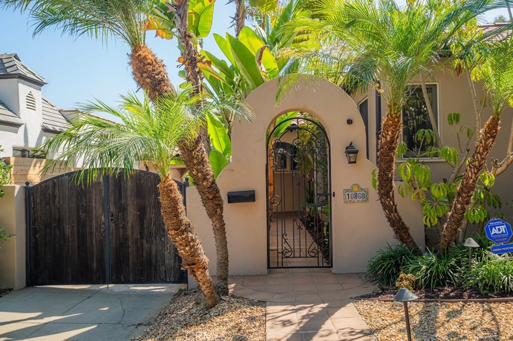 10860 Rochester Ave, Los Angeles, CA 90024-4922