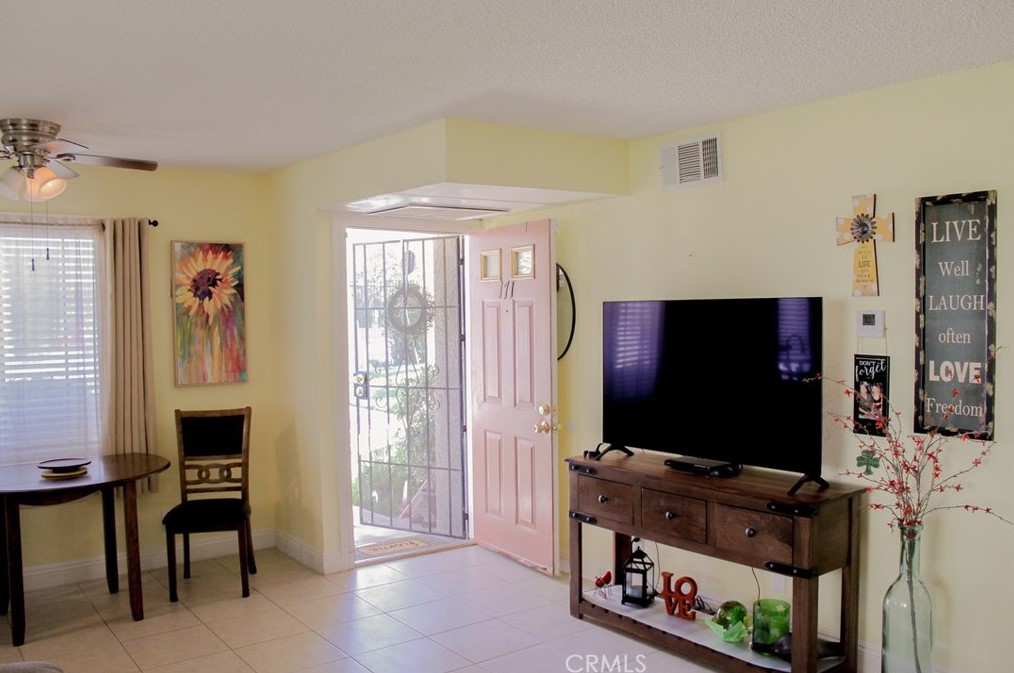 2554 Olive Dr #171, Palmdale, CA 93550