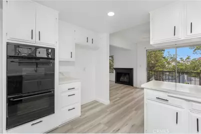 935 W 10th St, San Pedro, CA 90731 - Photo 12