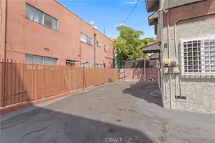 1053 S Oxford Ave, Los Angeles, CA 90006 - Photo 30