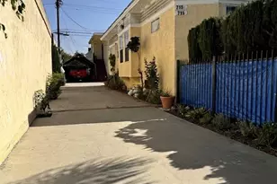 717 E 24th St, Los Angeles, CA 90011 - Photo 2