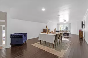 20906 Almazan, Woodland Hills, CA 91364 - Photo 12