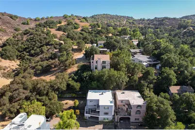 20906 Almazan, Woodland Hills, CA 91364 - Photo 38