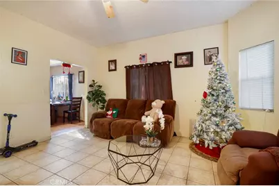 240 E 56th Street, Los Angeles, CA 90011 - Photo 4