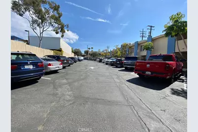 2100 N Sepulveda Boulevard #33, Manhattan Beach, CA 90266 - Photo 2