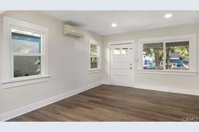 911 W 40th, Los Angeles, CA 90037 - Photo 2