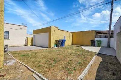 1054 W 81st Place, Los Angeles, CA 90044 - Photo 26