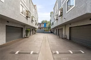 18100 Burbank, Tarzana, CA 91356 - Photo 50