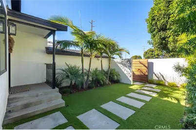 966 Rosecrans Avenue, Manhattan Beach, CA 90266 - Photo 2