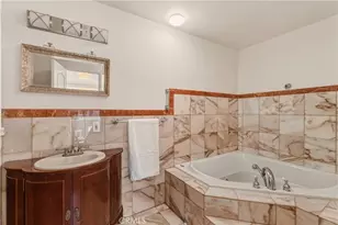 7061 Kester, Van Nuys, CA 91405 - Photo 16