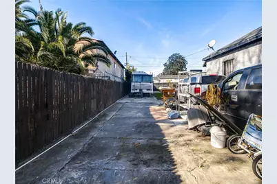 11113 Berendo Avenue, Los Angeles, CA 90044 - Photo 10