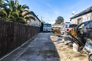 11113 Berendo Ave, Los Angeles, CA 90044 - Photo 10