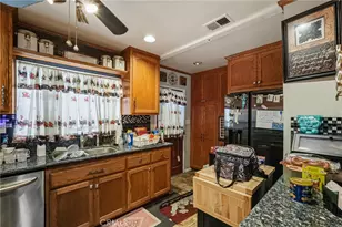 11016 S Van Ness, Los Angeles, CA 90047 - Photo 14