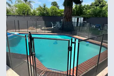 19415 Hart, Reseda, CA 91335 - Photo 4