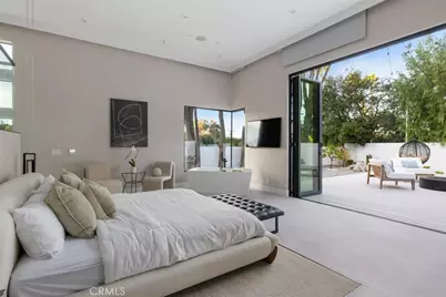 22020 Alizondo, Woodland Hills, CA 91364 - Photo 24