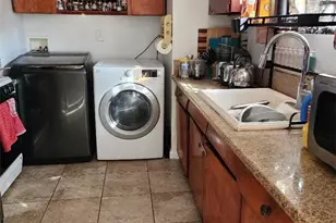 319 E 98th St, Inglewood, CA 90301 - Photo 2