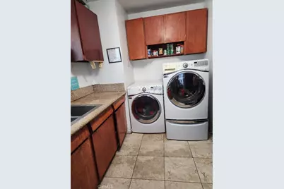 319 E 98th Street, Inglewood, CA 90301 - Photo 8