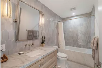 2200 The Strand #B, Manhattan Beach, CA 90266 - Photo 14